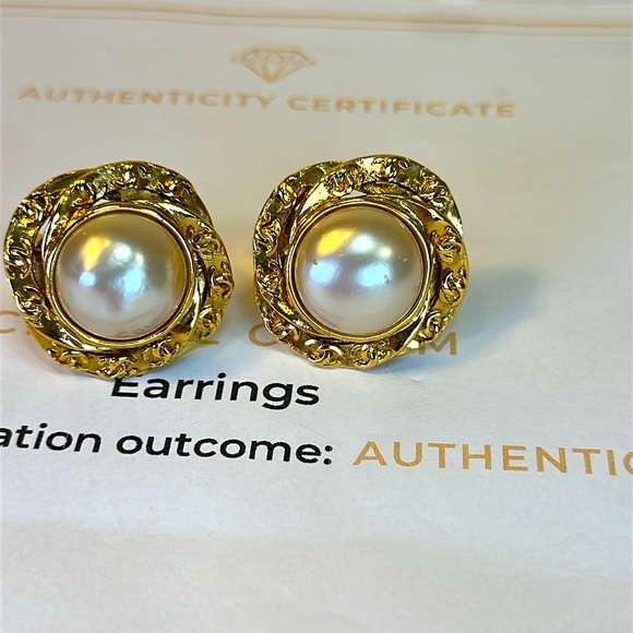 CHANEL CC Vintage Earrings 24K Goldplating Faux pearl Clip On 1993 w/ COA - Picture 1 of 12
